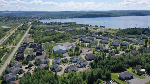 Condo Entre Ville/Nature Magog Exteriör bild